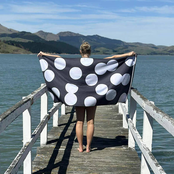 Ico Traders Sand free beach Towel - Spaghetti + Meatballs